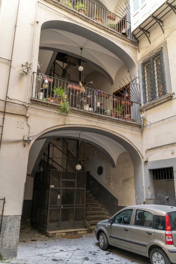 Una Stanza Al Museo Neapel Exteriör bild